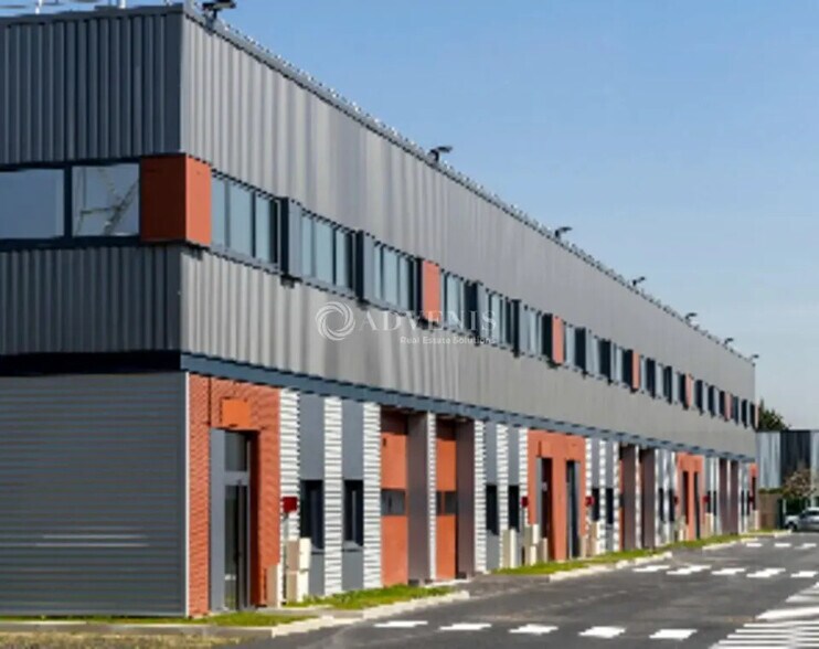 Flex in Corbeil-Essonnes for lease - Building Photo - Image 1 of 5