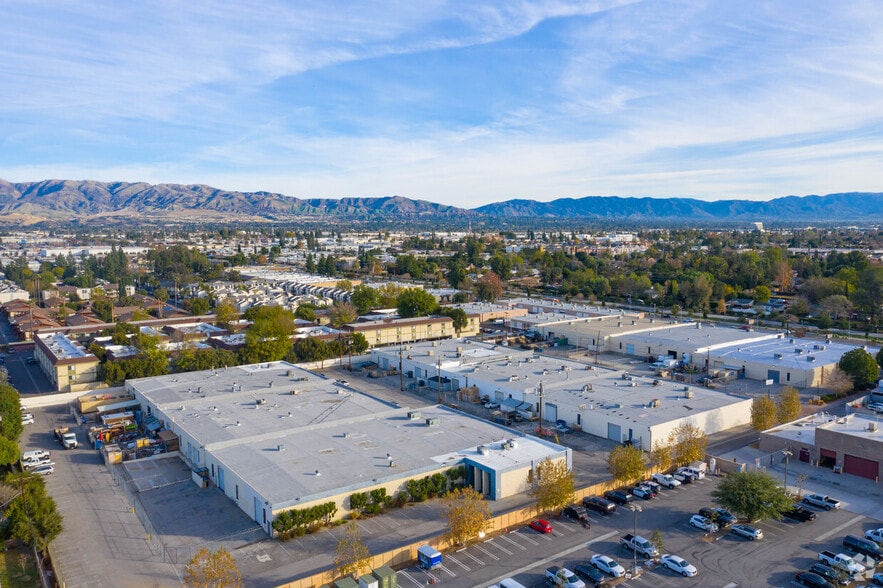 8411-8421 Canoga Ave, Canoga Park, CA for lease - Building Photo - Image 1 of 1