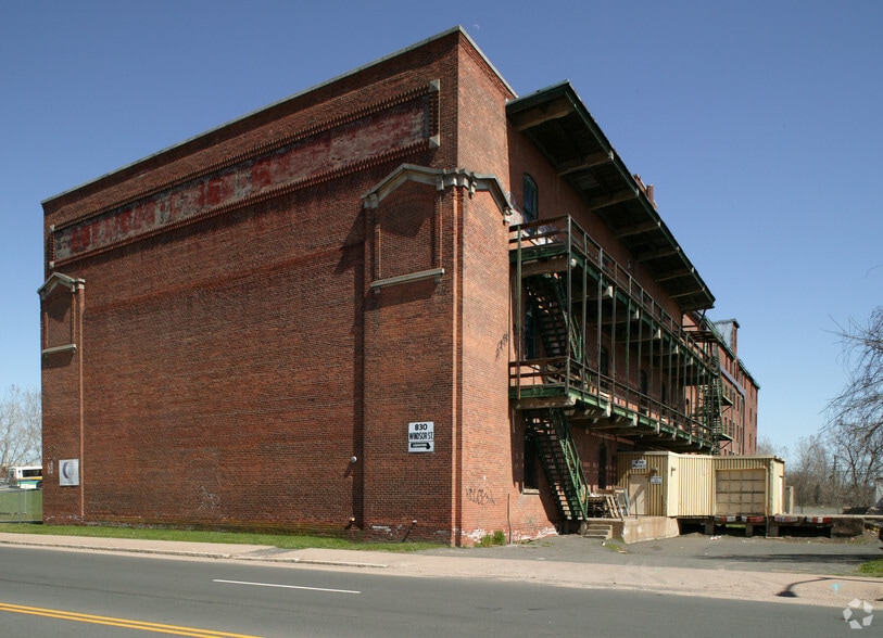 830 Windsor St, Hartford, CT for sale - Building Photo - Image 2 of 8