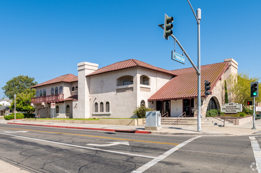 800 S Harbor Blvd, Anaheim, CA for sale - Building Photo - Image 1 of 1