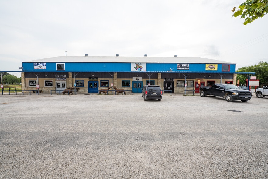 15033 Main St, Lytle, TX for lease - Building Photo - Image 3 of 5