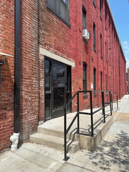 441 E Market St, York, PA for lease - Building Photo - Image 2 of 7