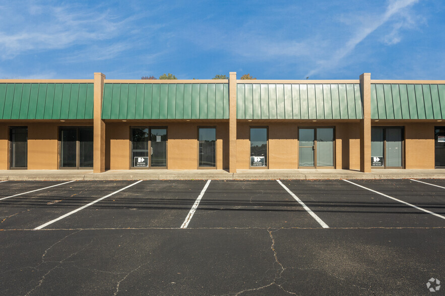 5306-5346 Peters Creek Rd, Roanoke, VA for lease - Building Photo - Image 3 of 29