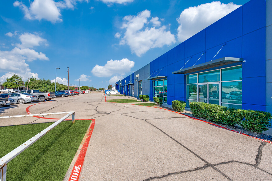 1000 W Crosby Rd, Carrollton, TX for lease - Building Photo - Image 1 of 23