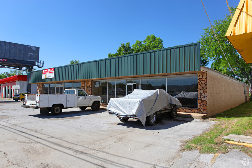 709 N Memorial Pky, Huntsville, AL for lease - Building Photo - Image 2 of 2