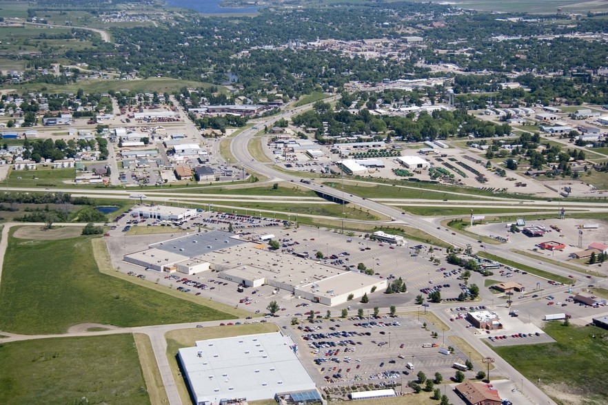 2400 Highway 281 S, Jamestown, ND for sale - Primary Photo - Image 1 of 1