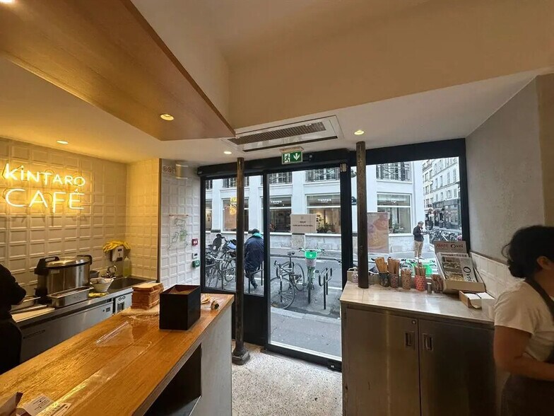 Retail in Paris for lease - Interior Photo - Image 2 of 5