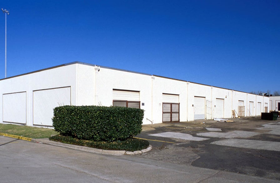 3890 North Fwy, Houston, TX for lease - Building Photo - Image 2 of 5