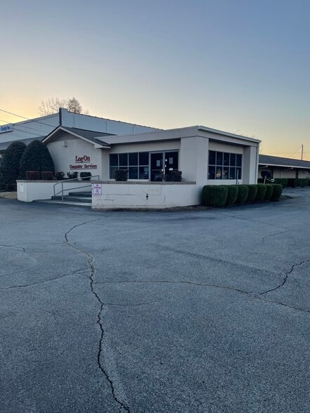 1611 W Andrew Johnson Hwy, Morristown, TN for lease - Building Photo - Image 2 of 13
