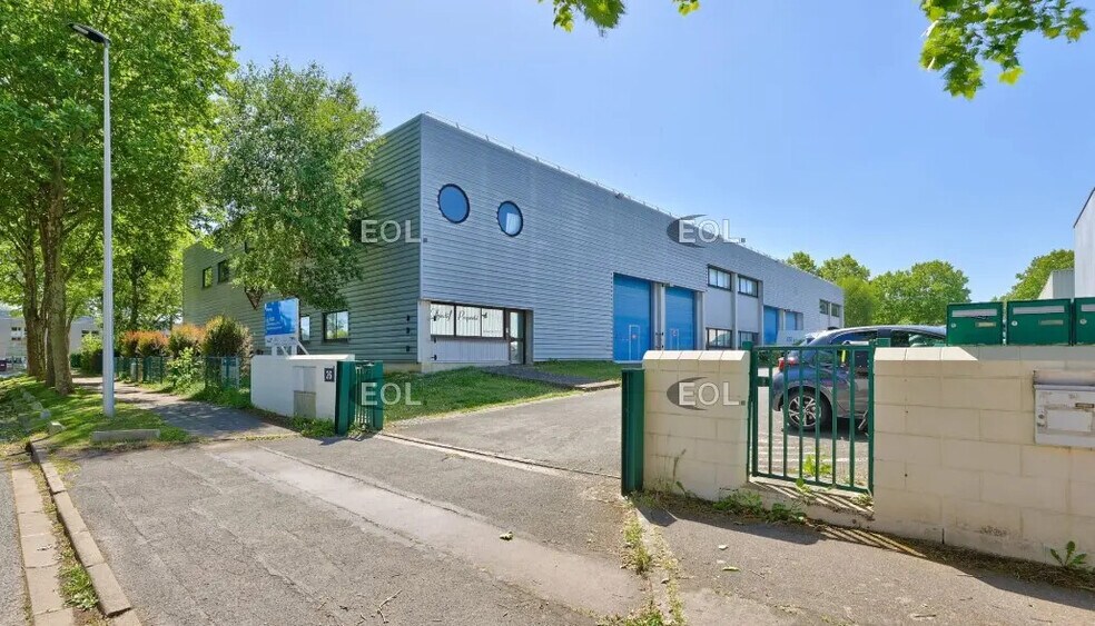 Flex in Collégien for lease - Building Photo - Image 2 of 4