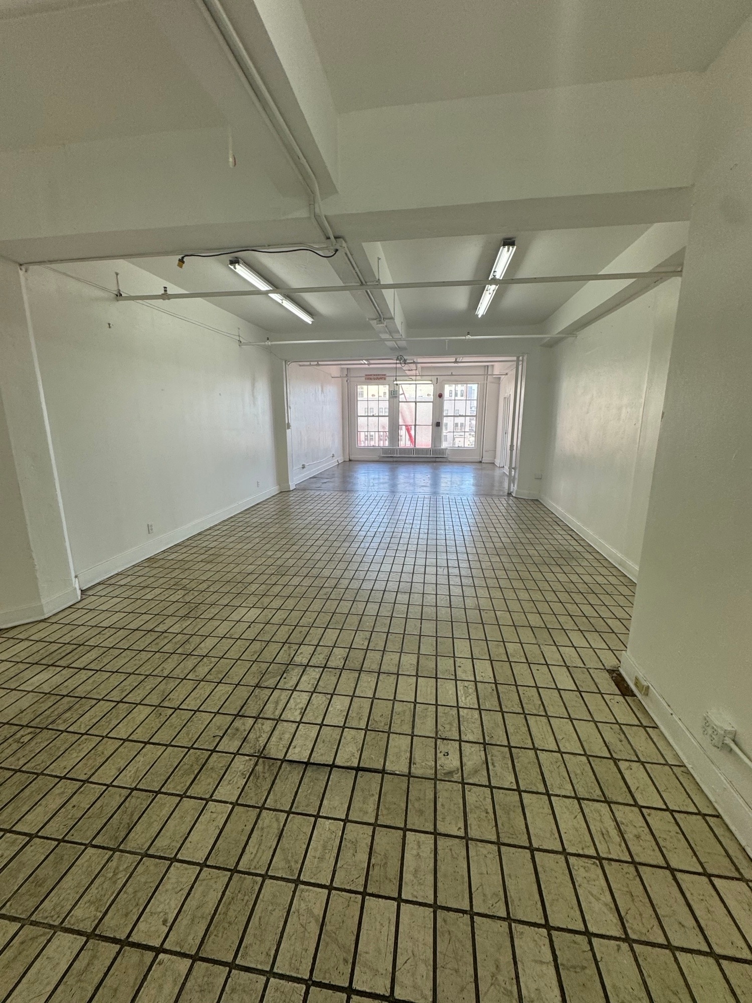 122 E 7th St, Los Angeles, CA for lease Interior Photo- Image 1 of 1