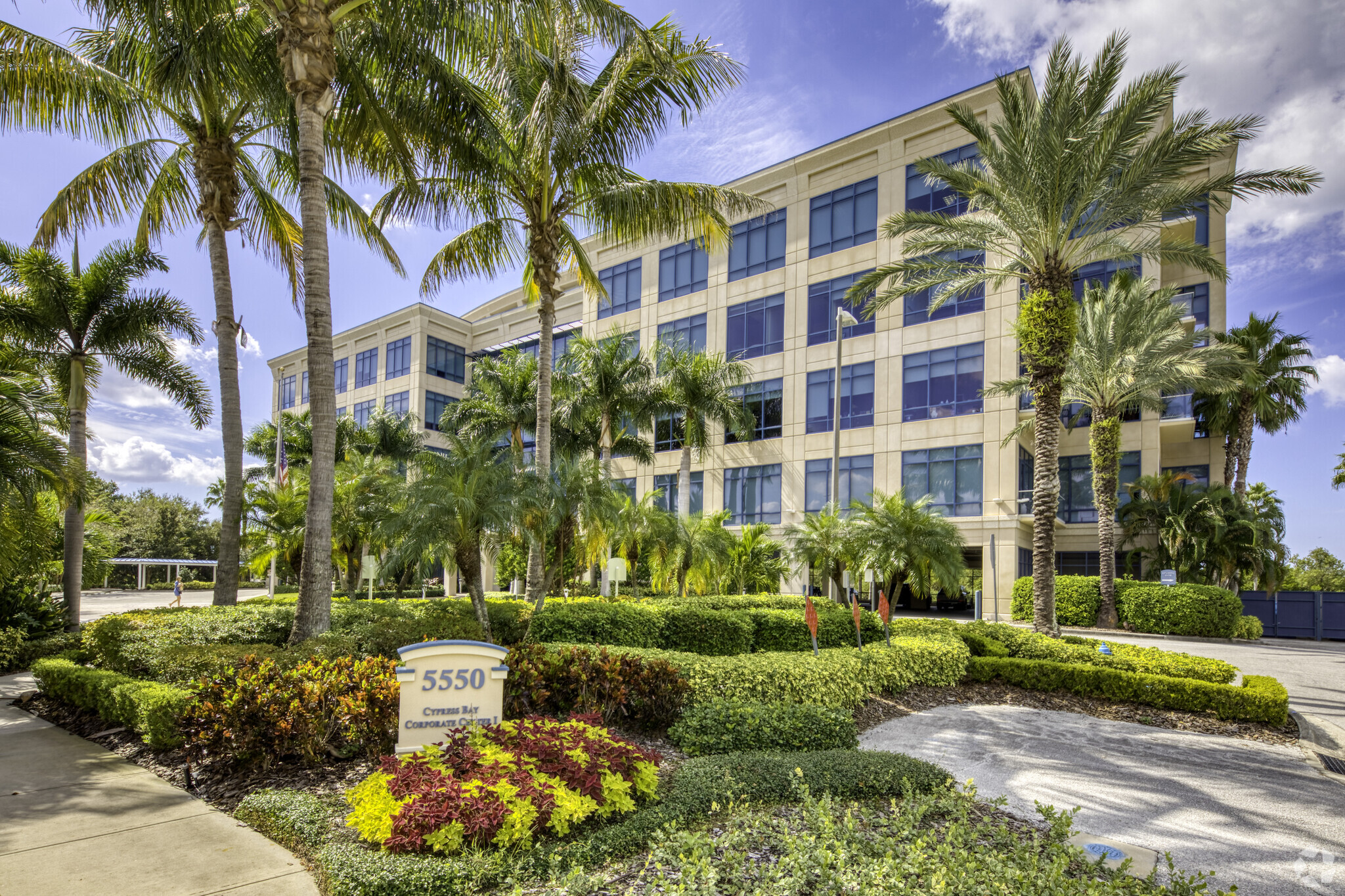 5550 W Executive Dr, Tampa, FL for lease Primary Photo- Image 1 of 5