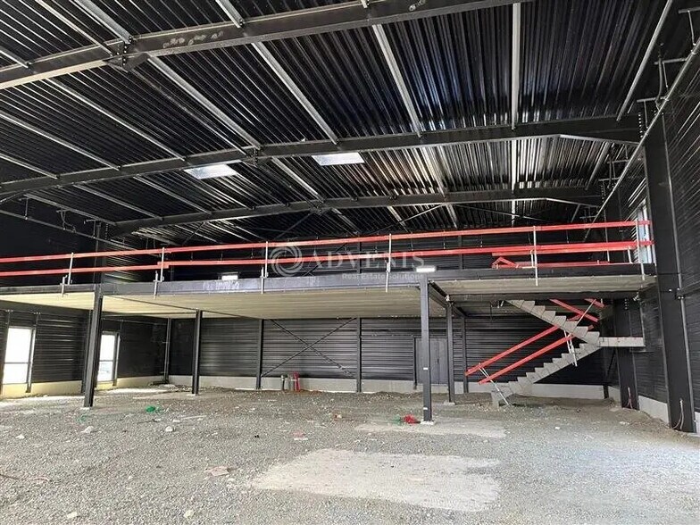 Retail in Tours for lease - Building Photo - Image 3 of 9