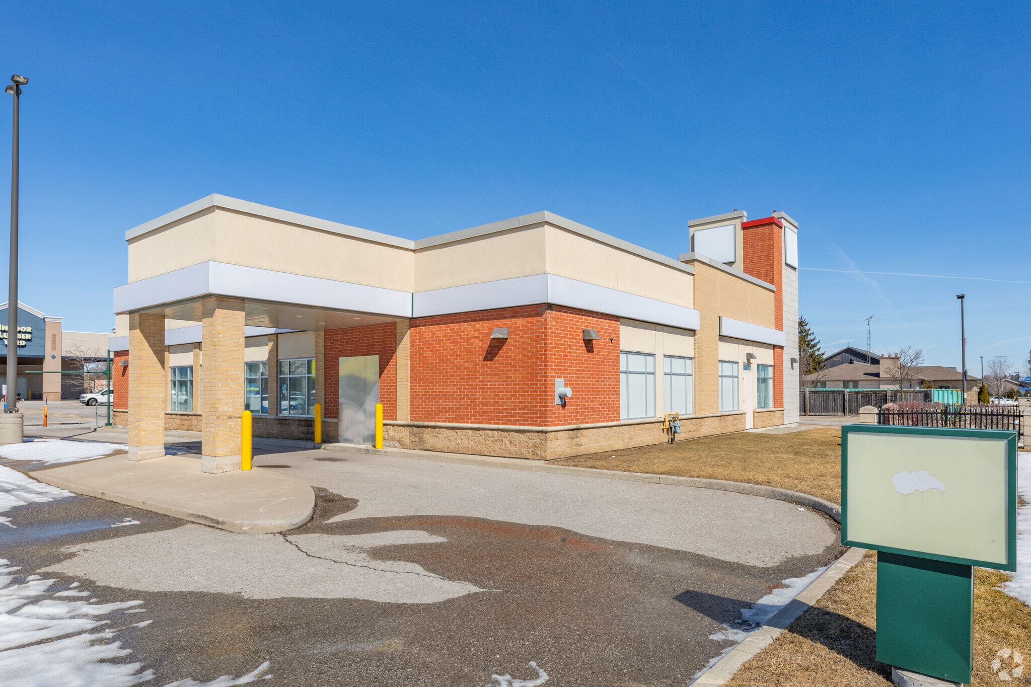 920 Taunton Rd E, Whitby, ON for lease Primary Photo- Image 1 of 3
