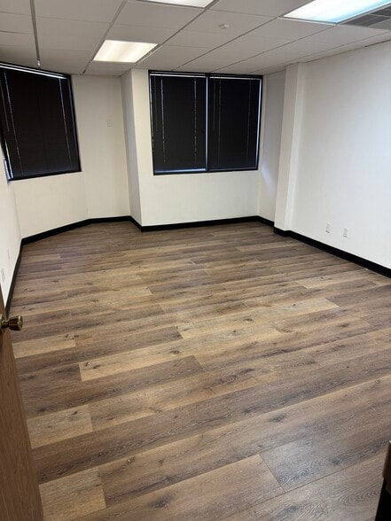 6377 Nancy Ridge Dr, San Diego, CA for lease - Interior Photo - Image 3 of 7