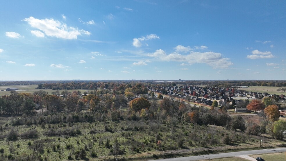 N Airport Loop, Rogers, AR for sale - Building Photo - Image 3 of 5