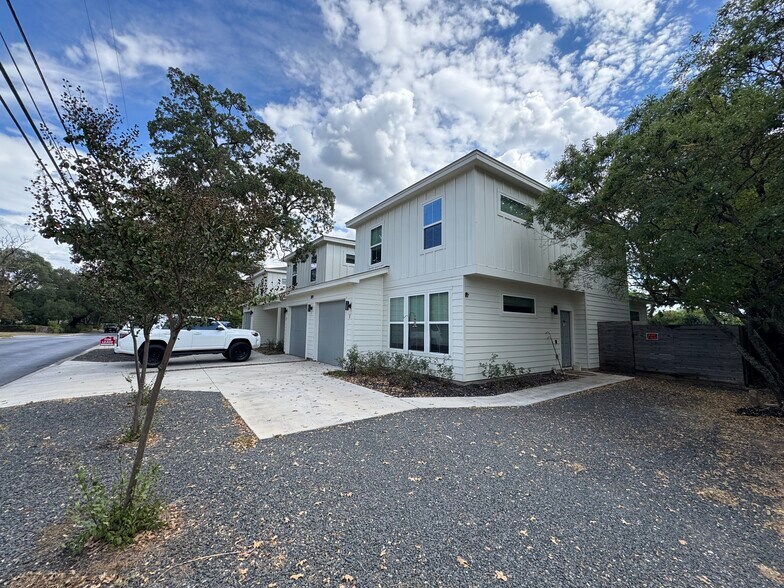 309 E Pecan St, Burnet, TX for sale - Primary Photo - Image 1 of 4