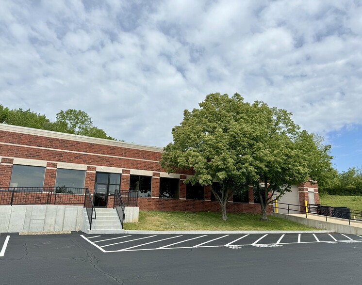 250 Larkin Williams Ind Ct, Fenton, MO for lease - Building Photo - Image 1 of 9