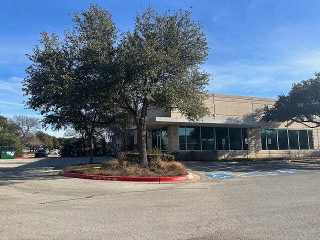 3201 Industrial Ter, Austin, TX for lease - Building Photo - Image 3 of 4