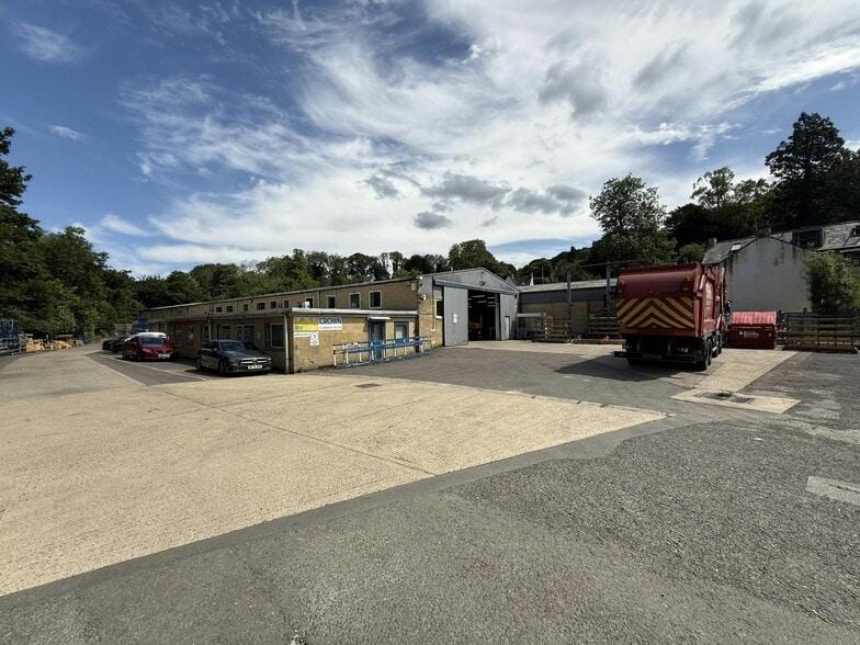 Stafford Ml, Thrupp for sale - Building Photo - Image 2 of 8