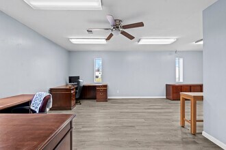 4611 Pinewood Rd, Louisville, KY for lease Interior Photo- Image 2 of 24