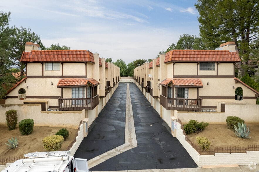 5307-5315 Colodny Dr, Agoura Hills, CA for sale - Primary Photo - Image 2 of 25