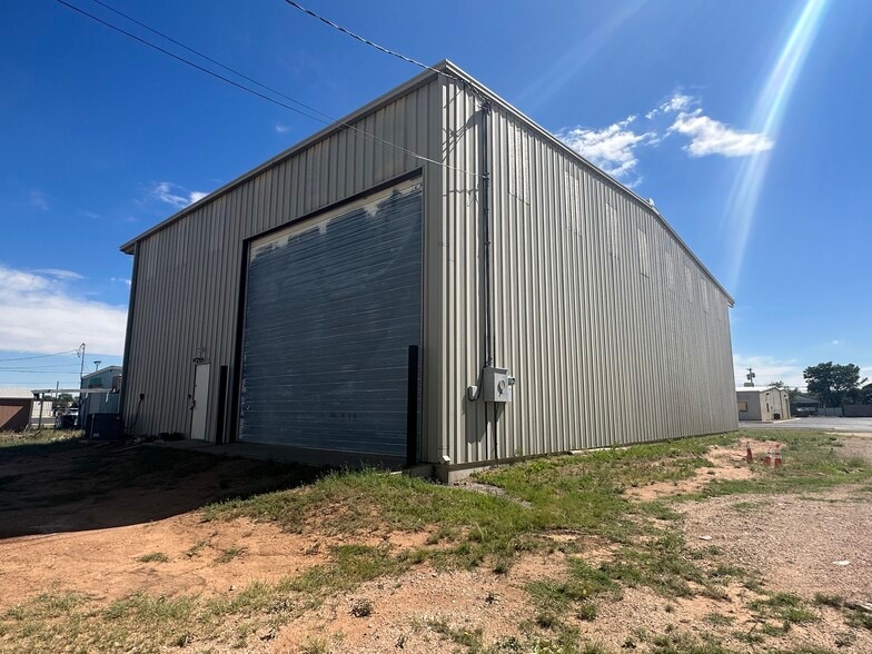 1810 Lee Ave, Odessa, TX for lease - Building Photo - Image 2 of 13