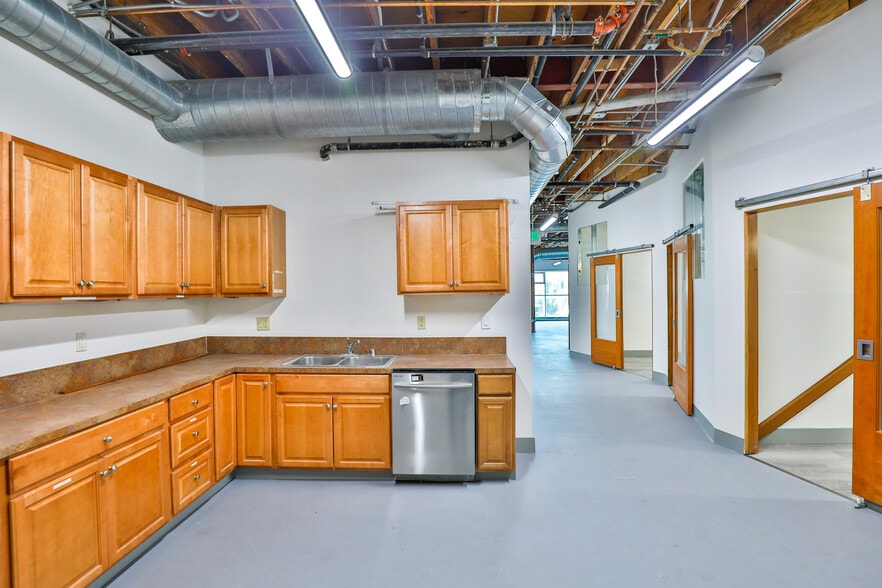 3122 Santa Monica Blvd, Santa Monica, CA for lease - Interior Photo - Image 2 of 14