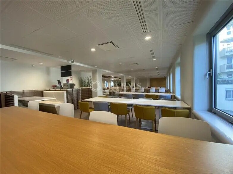Office in Courbevoie for lease - Interior Photo - Image 2 of 5