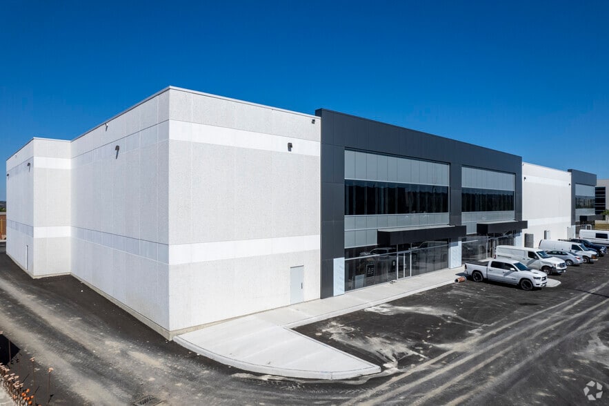 7900 Huntington Rd, Vaughan, ON for sale - Primary Photo - Image 1 of 1