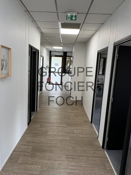 Rue Maryse Bastié, Bron for sale - Interior Photo - Image 1 of 5