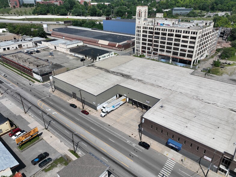 3300-3400 Spring Grove Ave, Cincinnati, OH for lease - Building Photo - Image 1 of 3