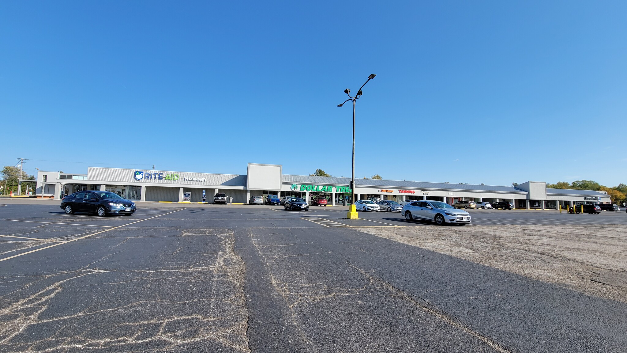 4102-4208 Lake Rd, Sheffield Lake, OH for lease Building Photo- Image 1 of 7