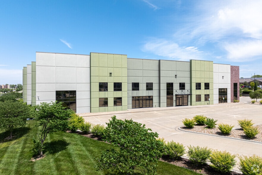 2620 NE McBaine Dr, Lee's Summit, MO for sale - Building Photo - Image 3 of 9