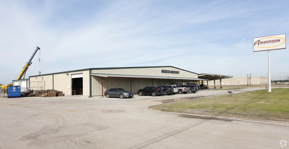 9415 NE Loop 410, San Antonio, TX for lease - Building Photo - Image 3 of 8