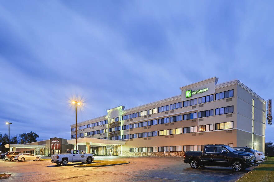 1005 Perry St, Big Rapids, MI for sale - Building Photo - Image 1 of 1