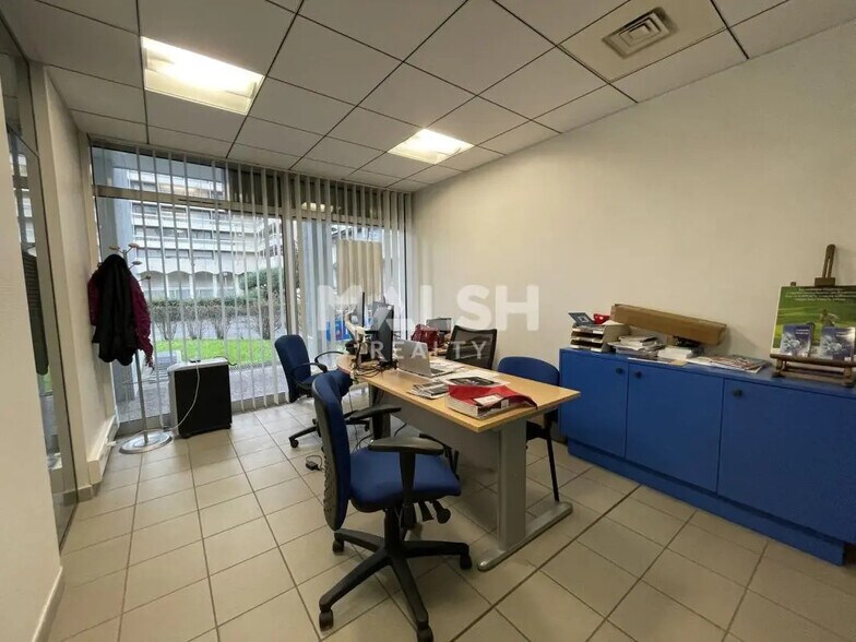 Office in Saint-Étienne for sale - Building Photo - Image 2 of 5