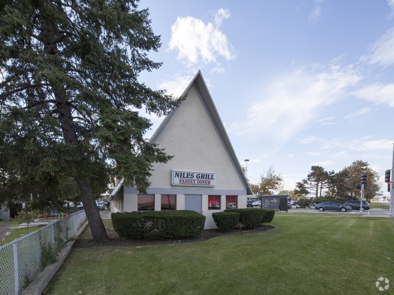 9206 N Milwaukee Ave, Niles, IL for sale - Building Photo - Image 3 of 3
