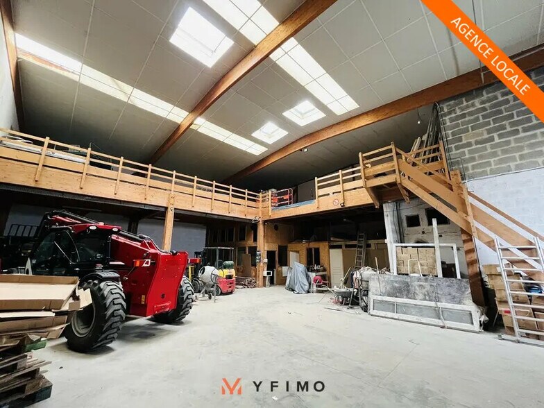 Flex in Chanteloup-les-Vignes for lease - Interior Photo - Image 1 of 5