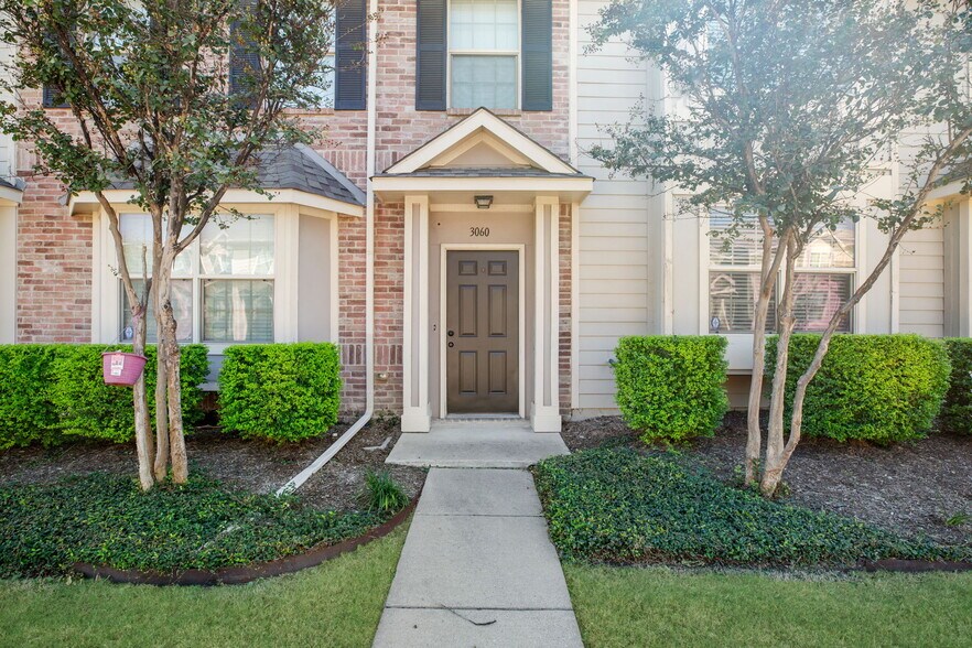 6812 Carrington Ln, Fort Worth, TX for sale - Building Photo - Image 2 of 3