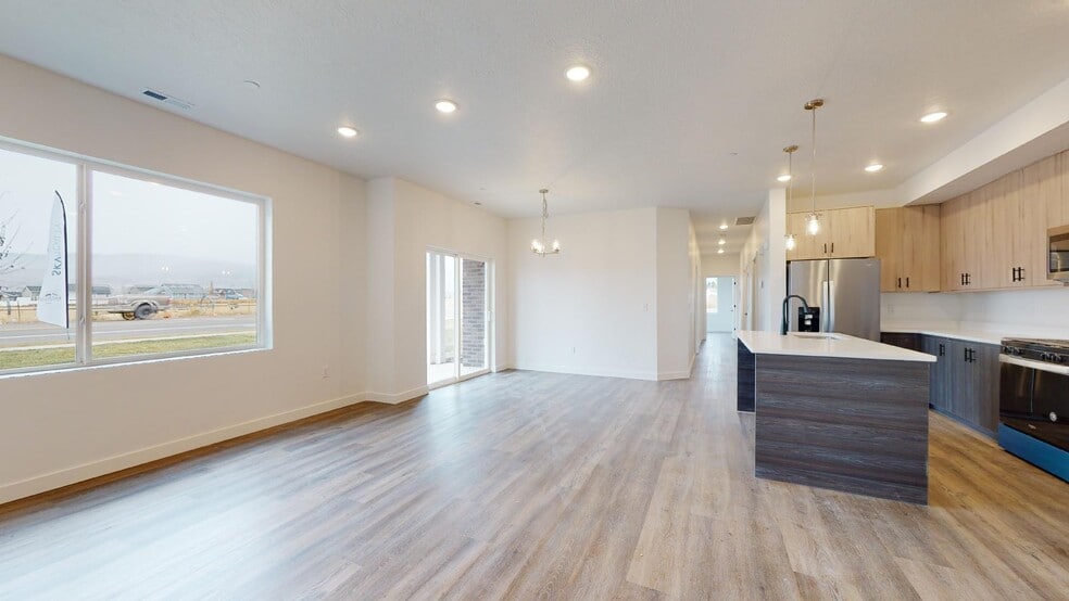 1218 S Sawmill Blvd, Heber City, UT for sale - Interior Photo - Image 2 of 23