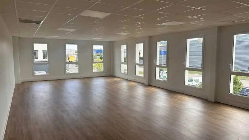 Industrial in Genay for lease - Interior Photo - Image 3 of 5