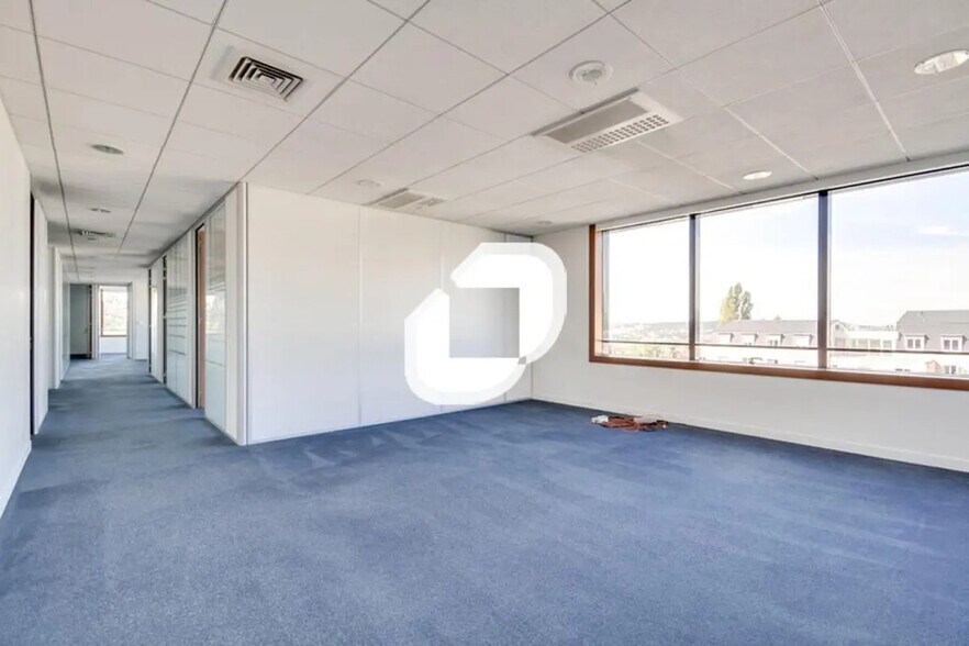 Office in Noisy-le-Grand for lease - Interior Photo - Image 3 of 5