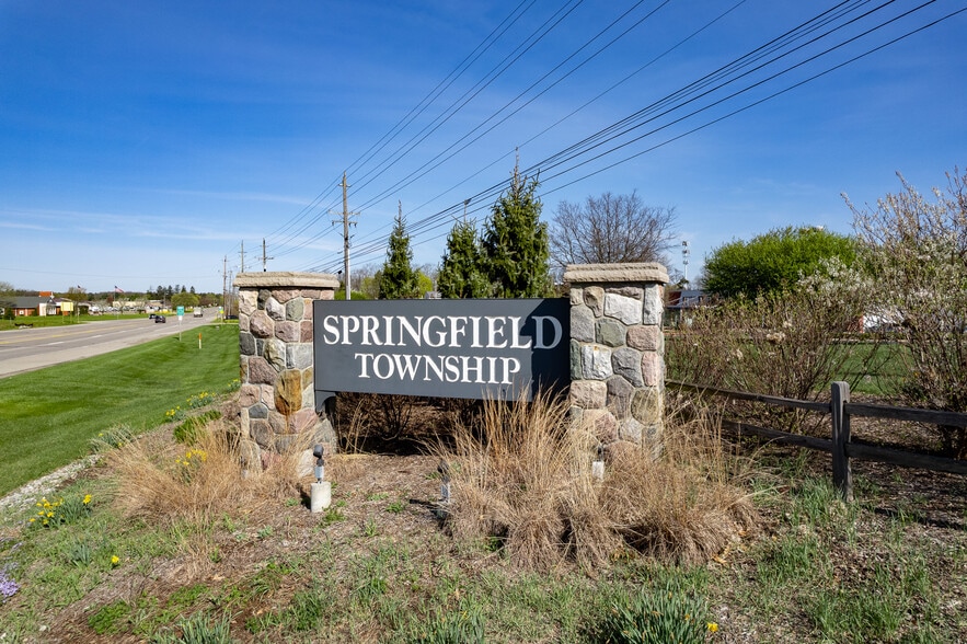 8300 Dixie Hwy, Clarkston, MI for sale - Building Photo - Image 1 of 17