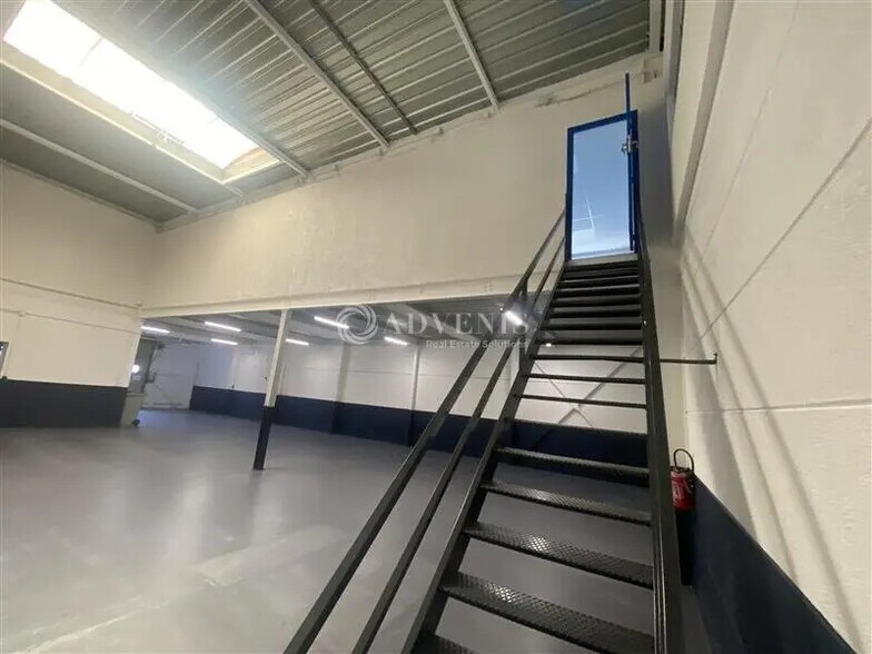 Flex in Orly for lease - Interior Photo - Image 1 of 10