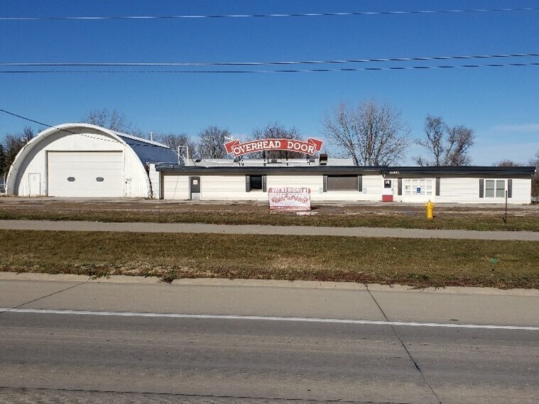 15205 Hickman Rd, Clive, IA for sale Primary Photo- Image 1 of 1