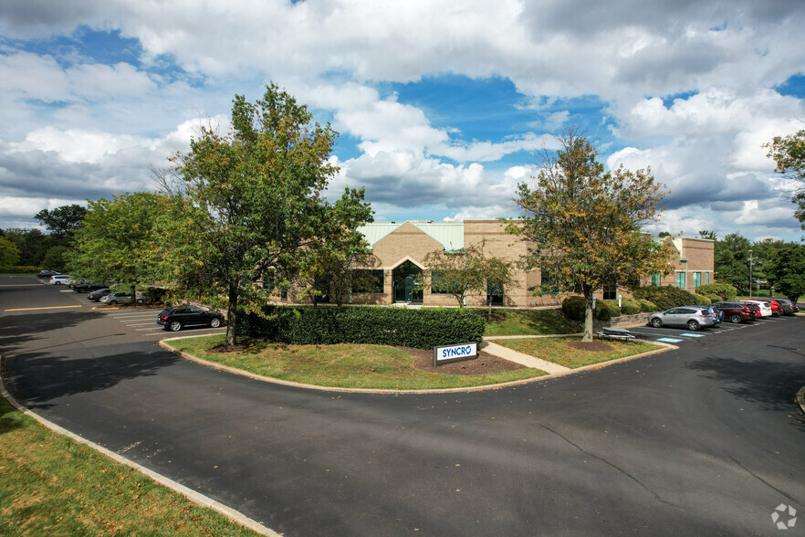 800 Town Center Dr, Langhorne, PA for lease - Primary Photo - Image 3 of 24