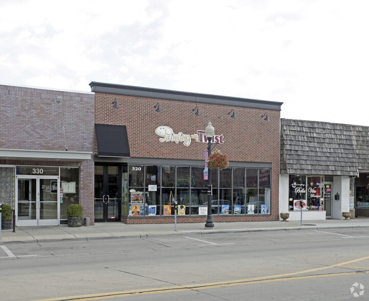 318-330 W 9 Mile Rd, Ferndale, MI for lease - Primary Photo - Image 1 of 12