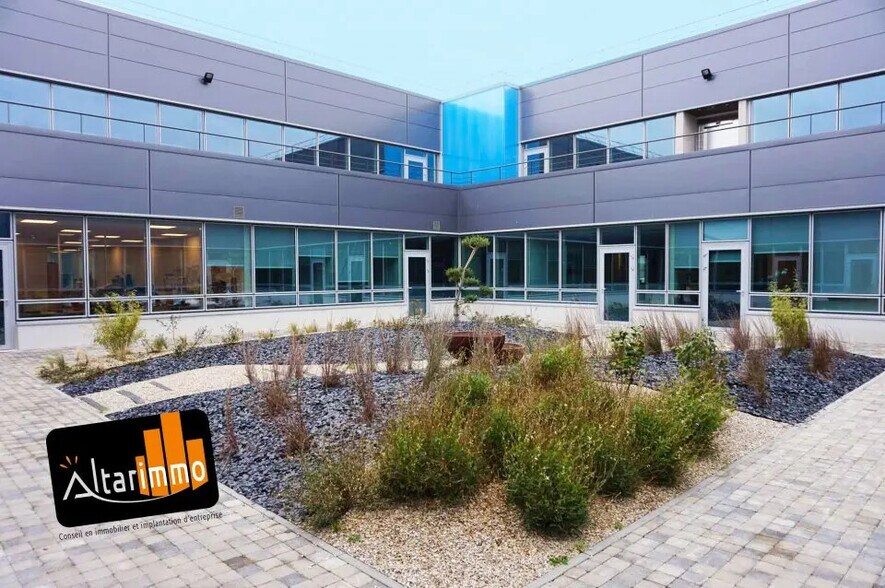 Office in Chartres for lease - Building Photo - Image 1 of 5