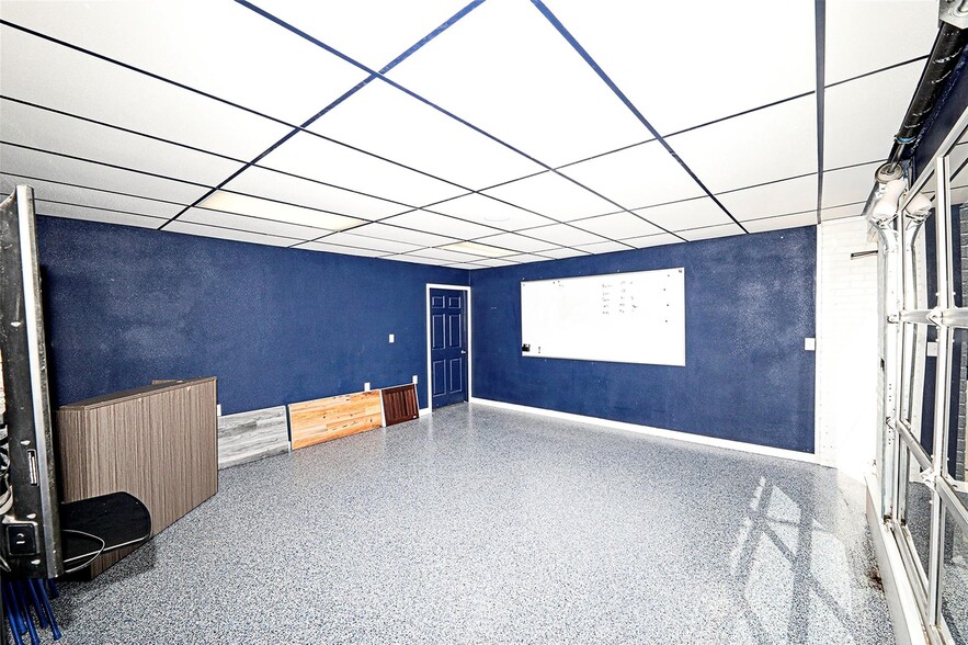 406 W Wise St, Bowie, TX for sale - Primary Photo - Image 1 of 38